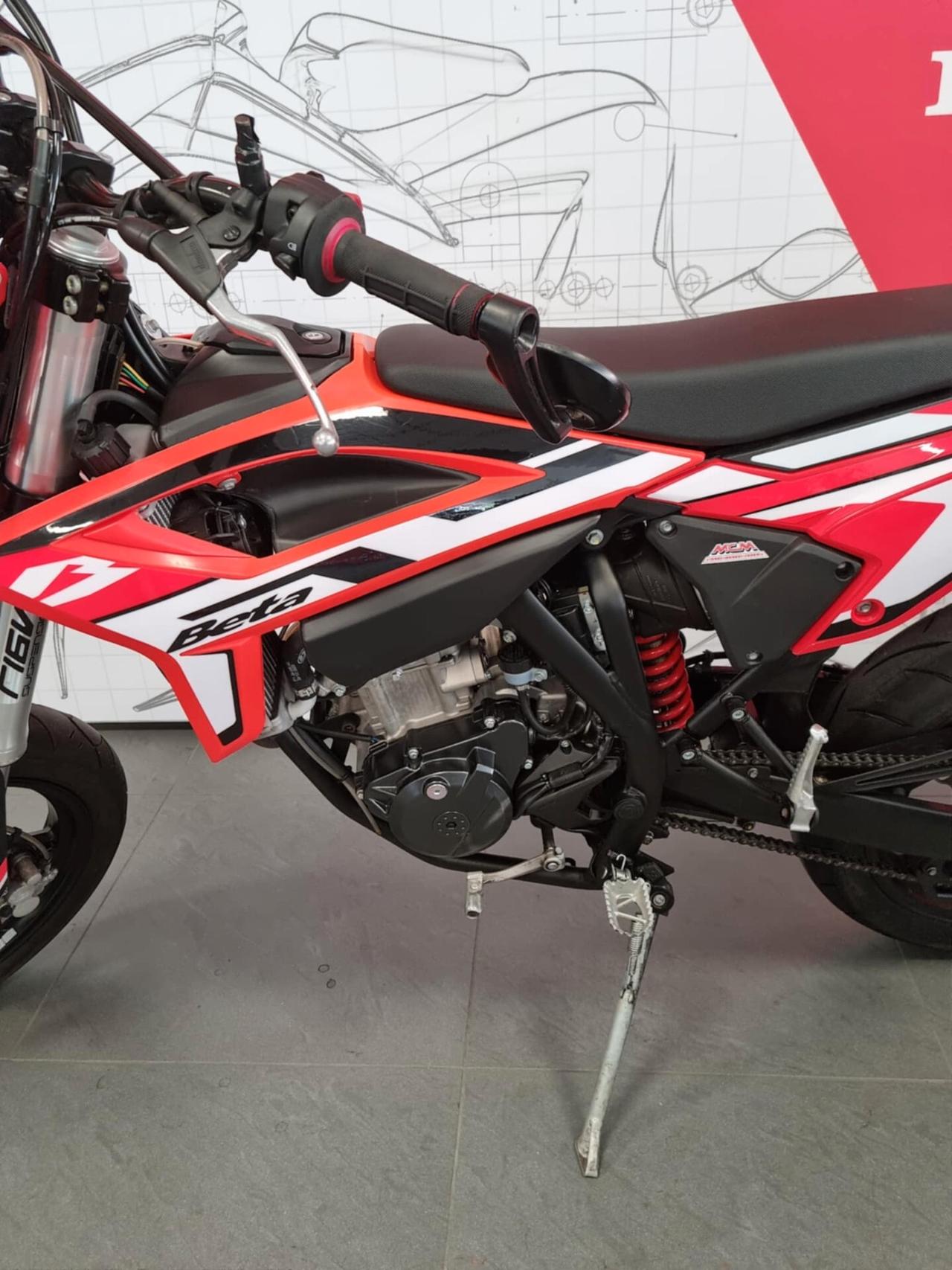 BETA RR 125 4 T- 2023- 8894 KM