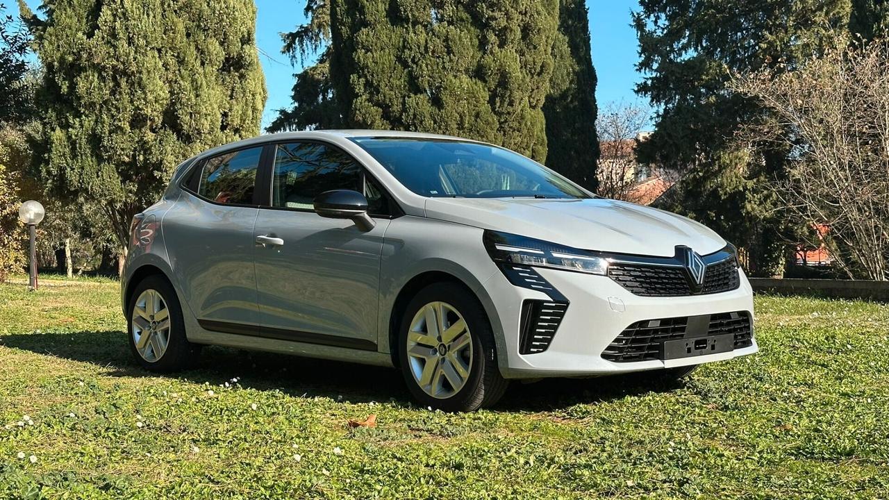 Renault Clio TCe 90 CV 5 porte Evolution 2025 solo 9.400KM LEGGI TESTO