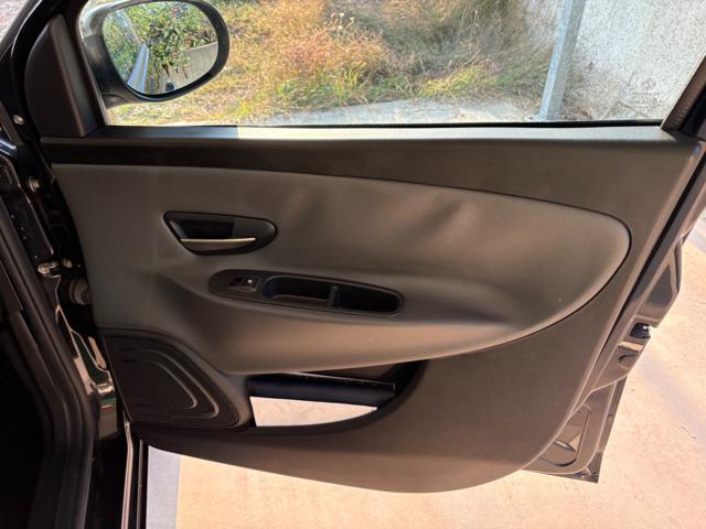 LANCIA Ypsilon 1.2 69 CV 5 porte GOLD OK NEOPATENTATI COME NUOVA
