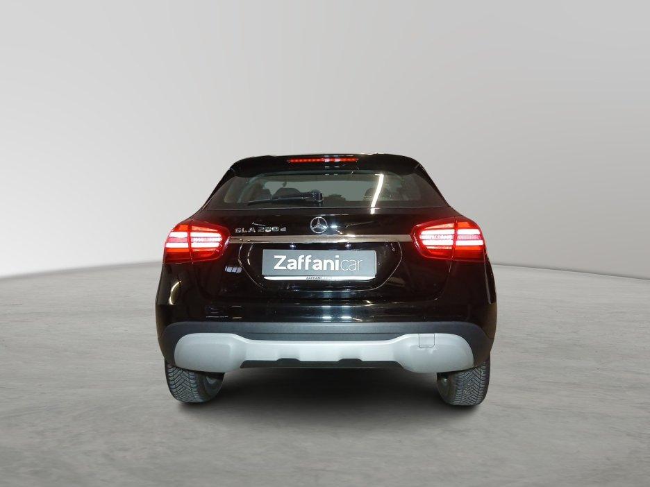 Mercedes-Benz GLA (X156) - GLA 200 d Automatic Business