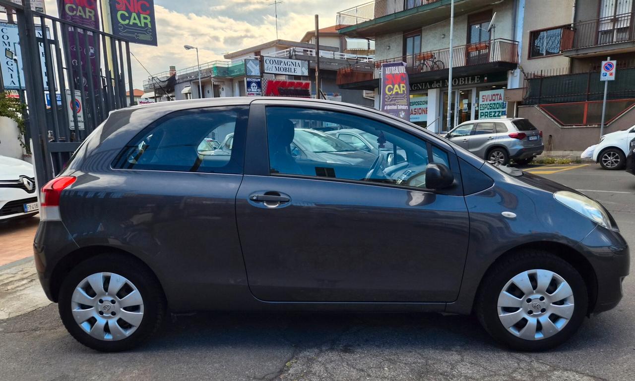 Toyota Yaris 1.0 3 porte Sol