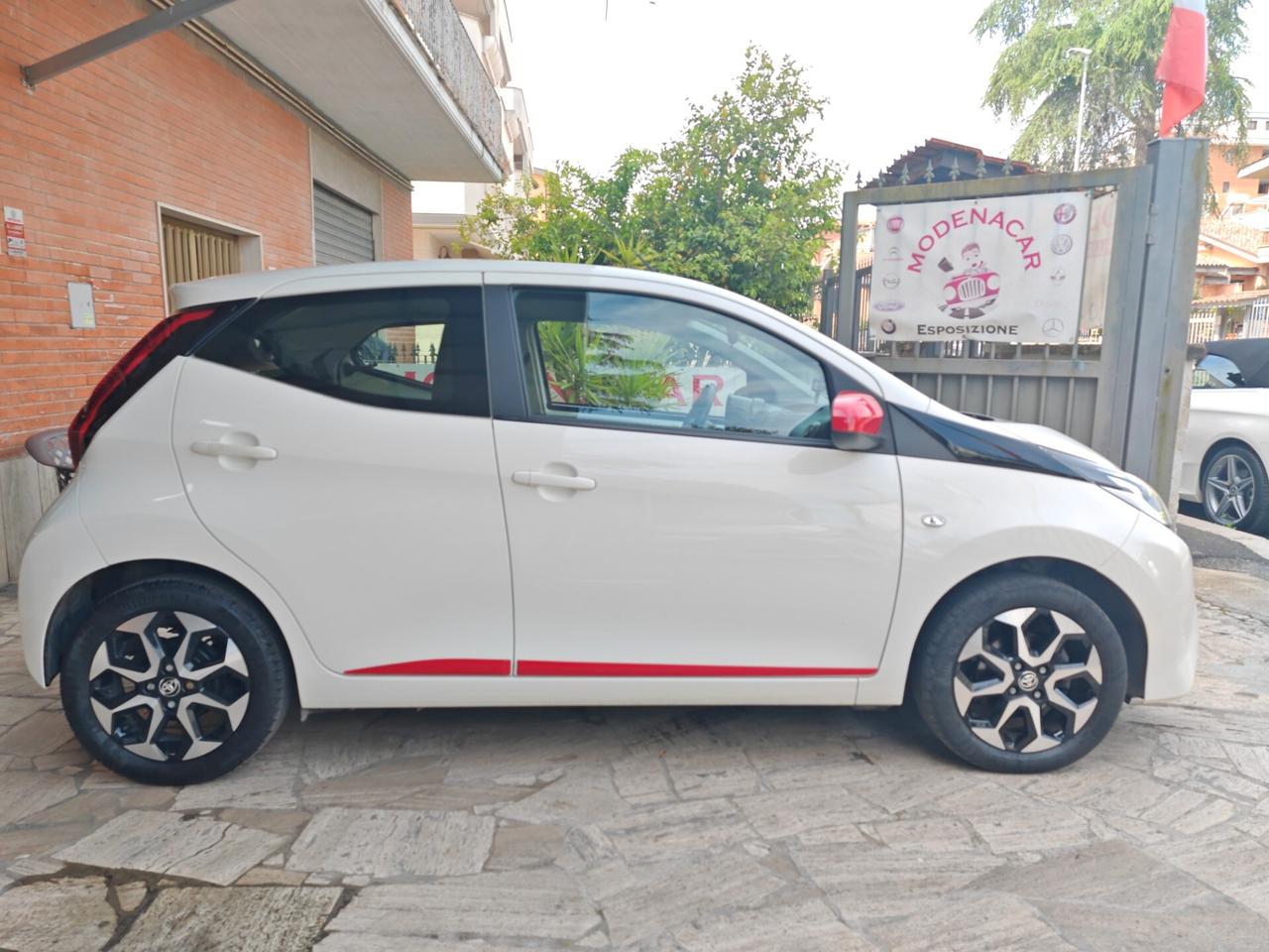 Toyota Aygo Connect 1.0 VVT-i 72 CV 5 porte x-fun MMT