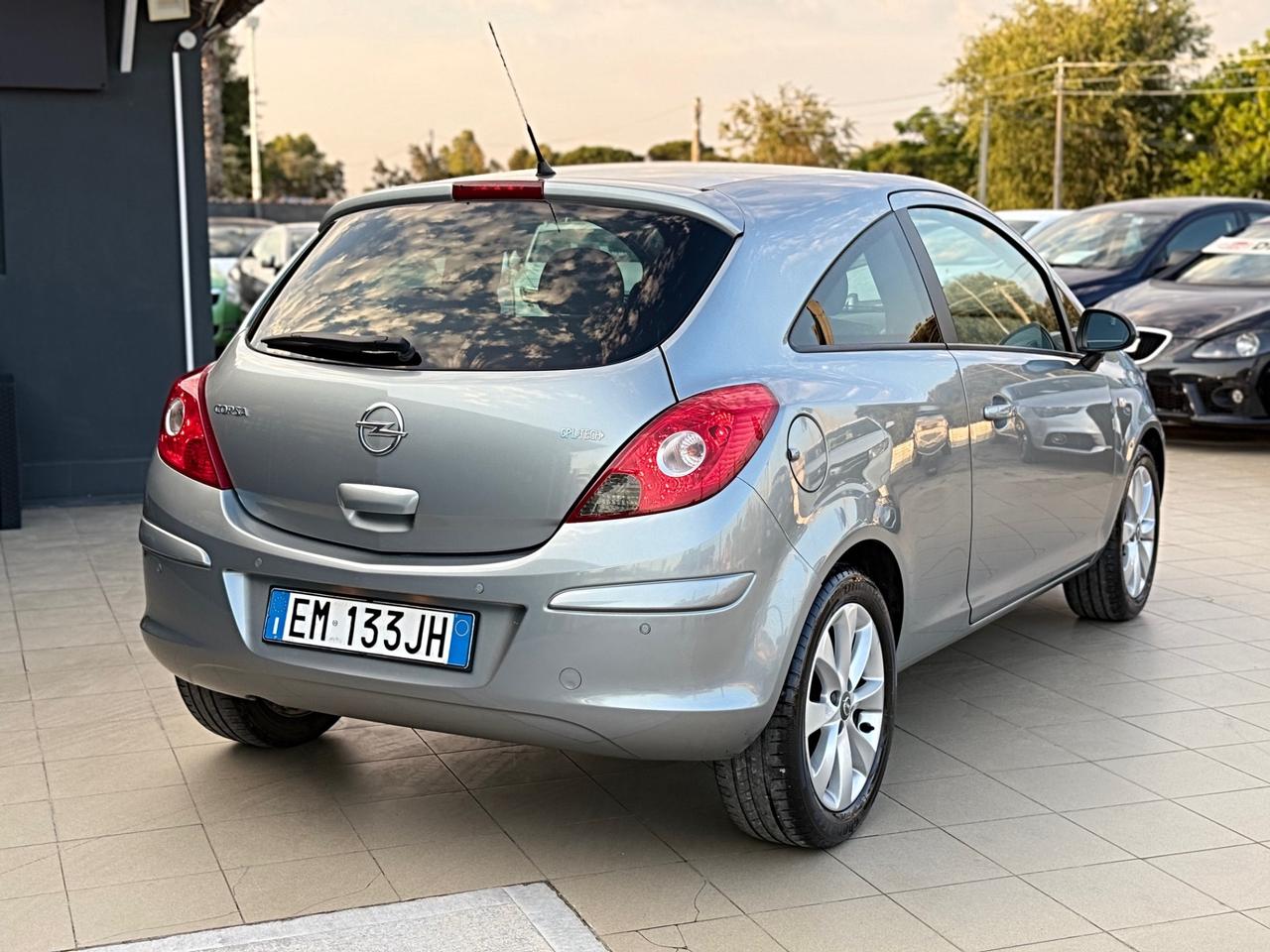 Opel Corsa 1.2 85CV 5 porte GPL-TECH One Garanzia 12 Mesi