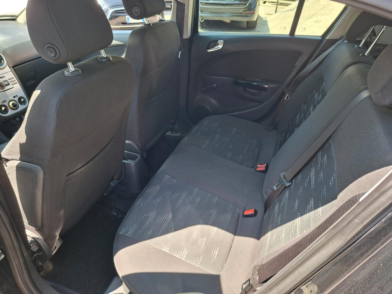 Opel Corsa 1.2 5 porte Club NEOPATENTATI