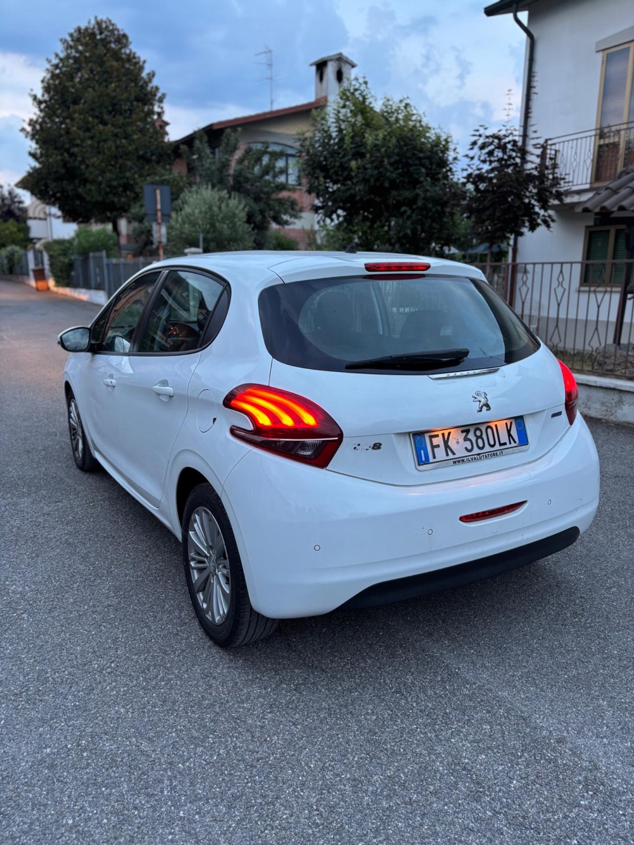 Peugeot 208 PureTech 82 5p. GPL Allure