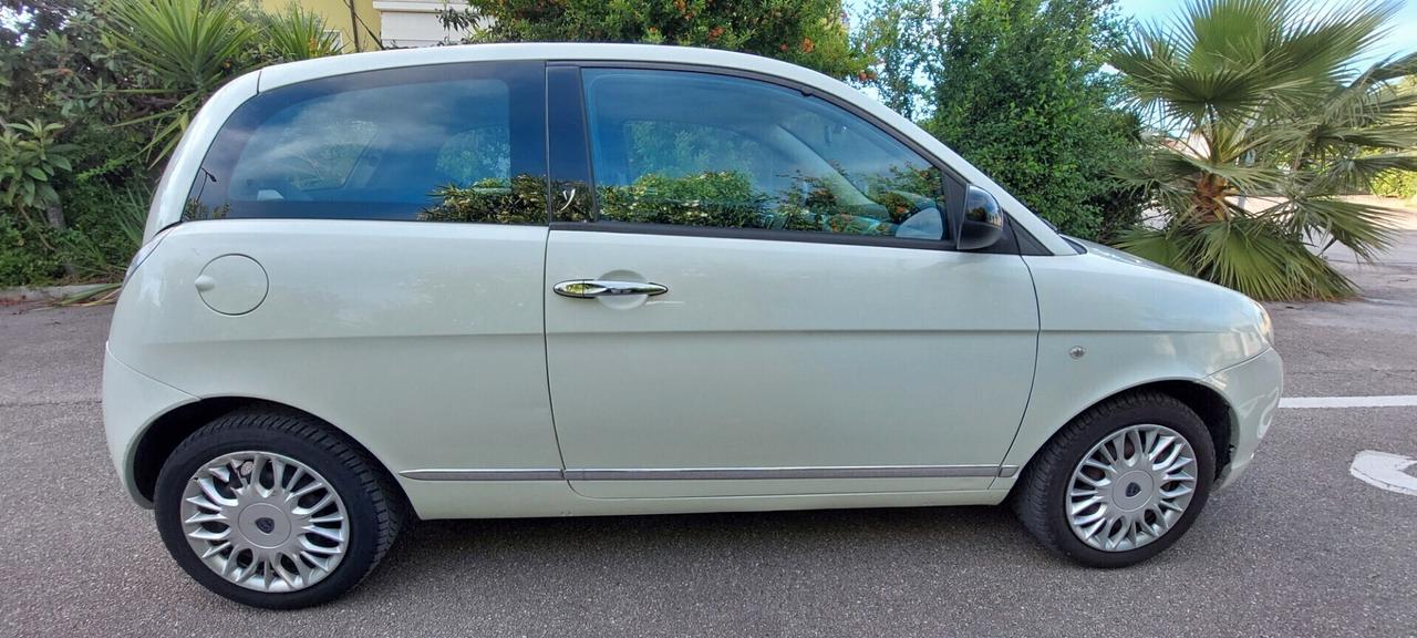 YPSILON MODELLO DIVA 1,3 MTJ DIESEL 75 CV RESTAYLING AUX PER NEOPATENTATI IMPECCABILE