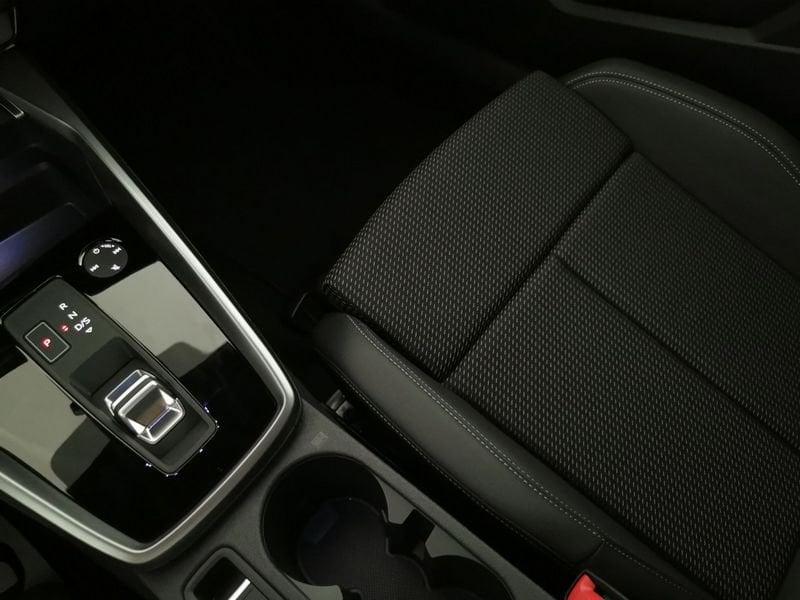 Audi A3 NUOVA SPORTBACK Sportback 40 1.4 tfsi e Identity Black s-tronic