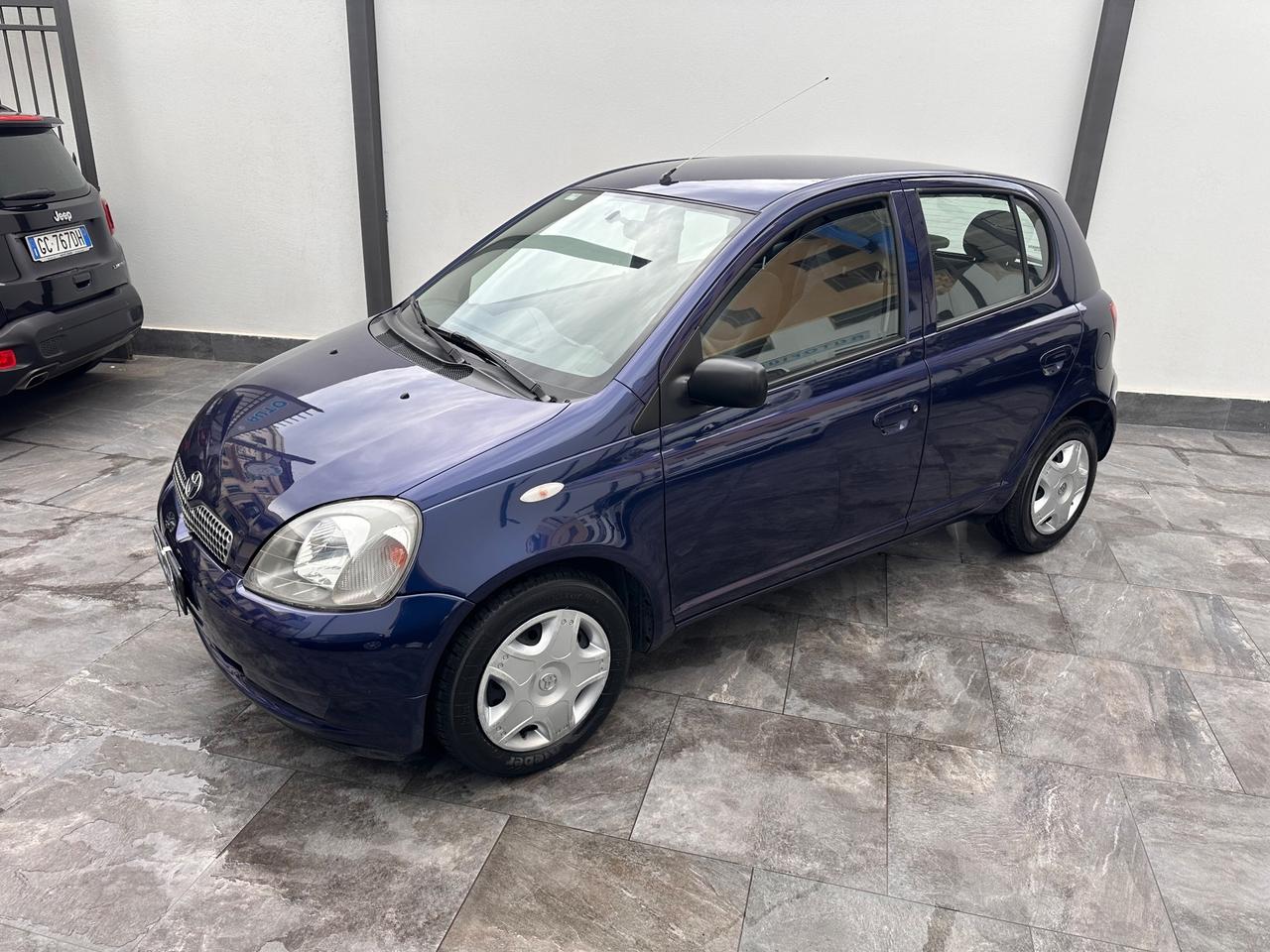 Toyota Yaris 1.0i 16V cat 5 porte Sol