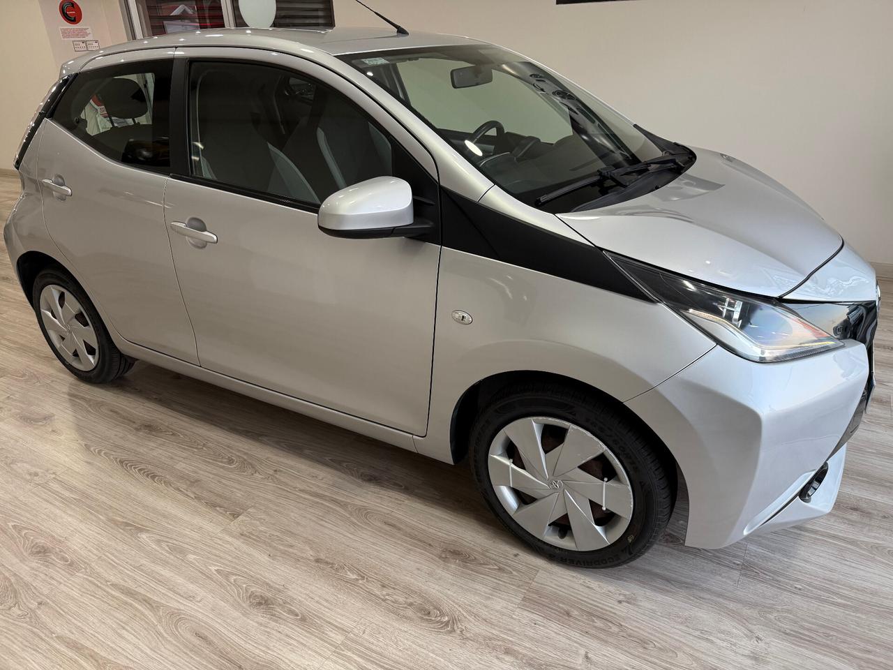 Toyota Aygo 1.0 VVT-i 69 CV 5 porte x-cite Neopatentati