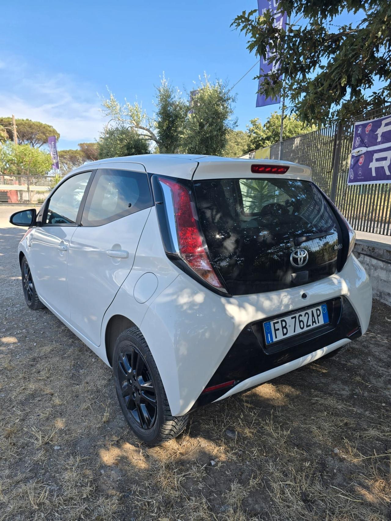 Toyota Aygo 1.0 VVT-i 69 CV 5 porte x-clusiv