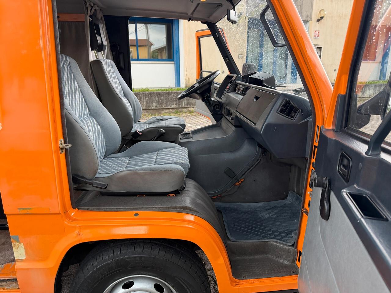 Mercedes MB 100D 2.4d 5Posti Storica