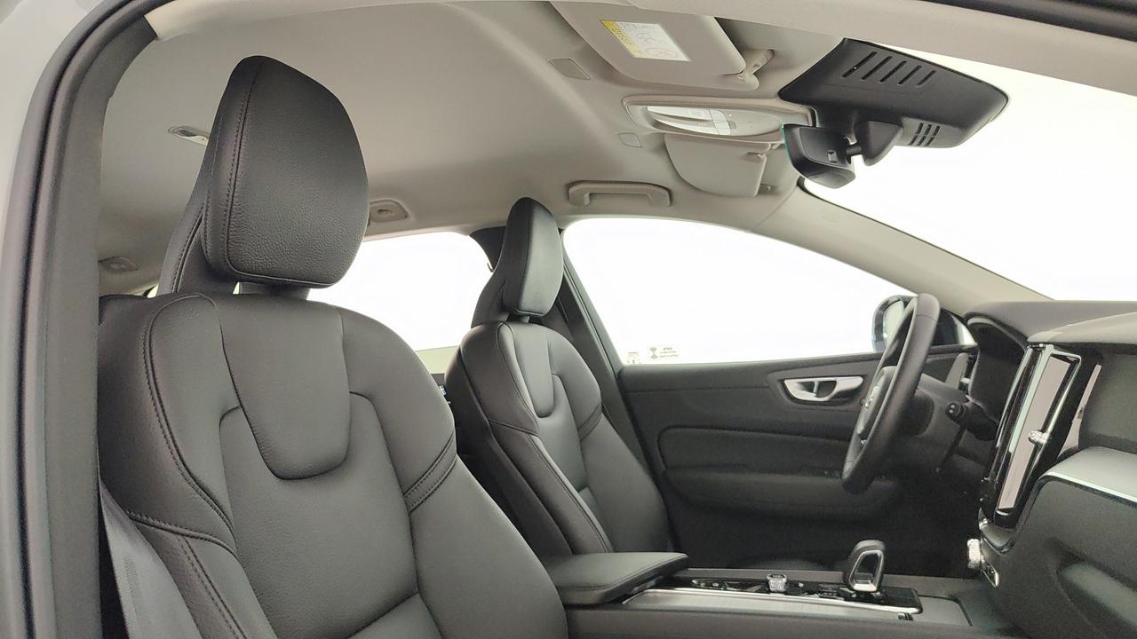 VOLVO XC60 2.0 b4 Plus Dark auto