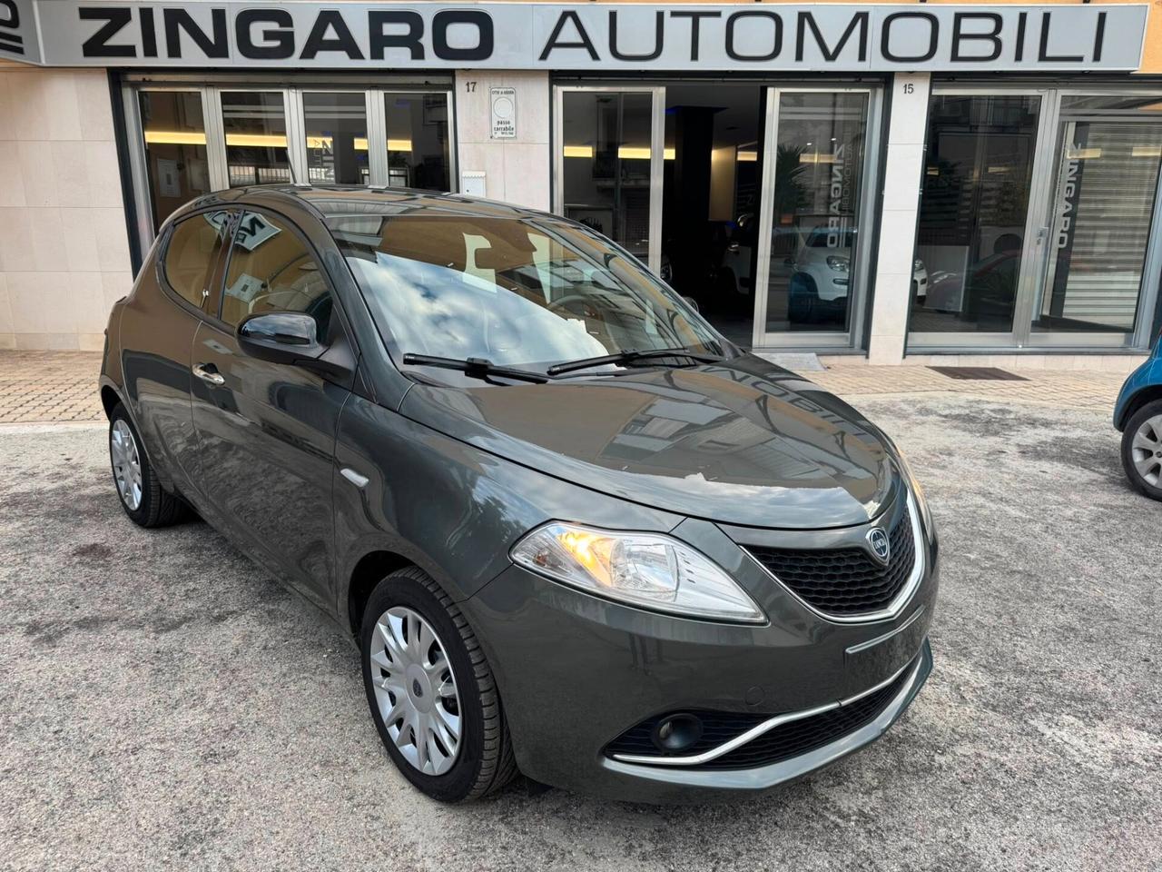 LANCIA YPSILON 1.2 69 CV. BENZINA NAVIGATORE PERFETTA