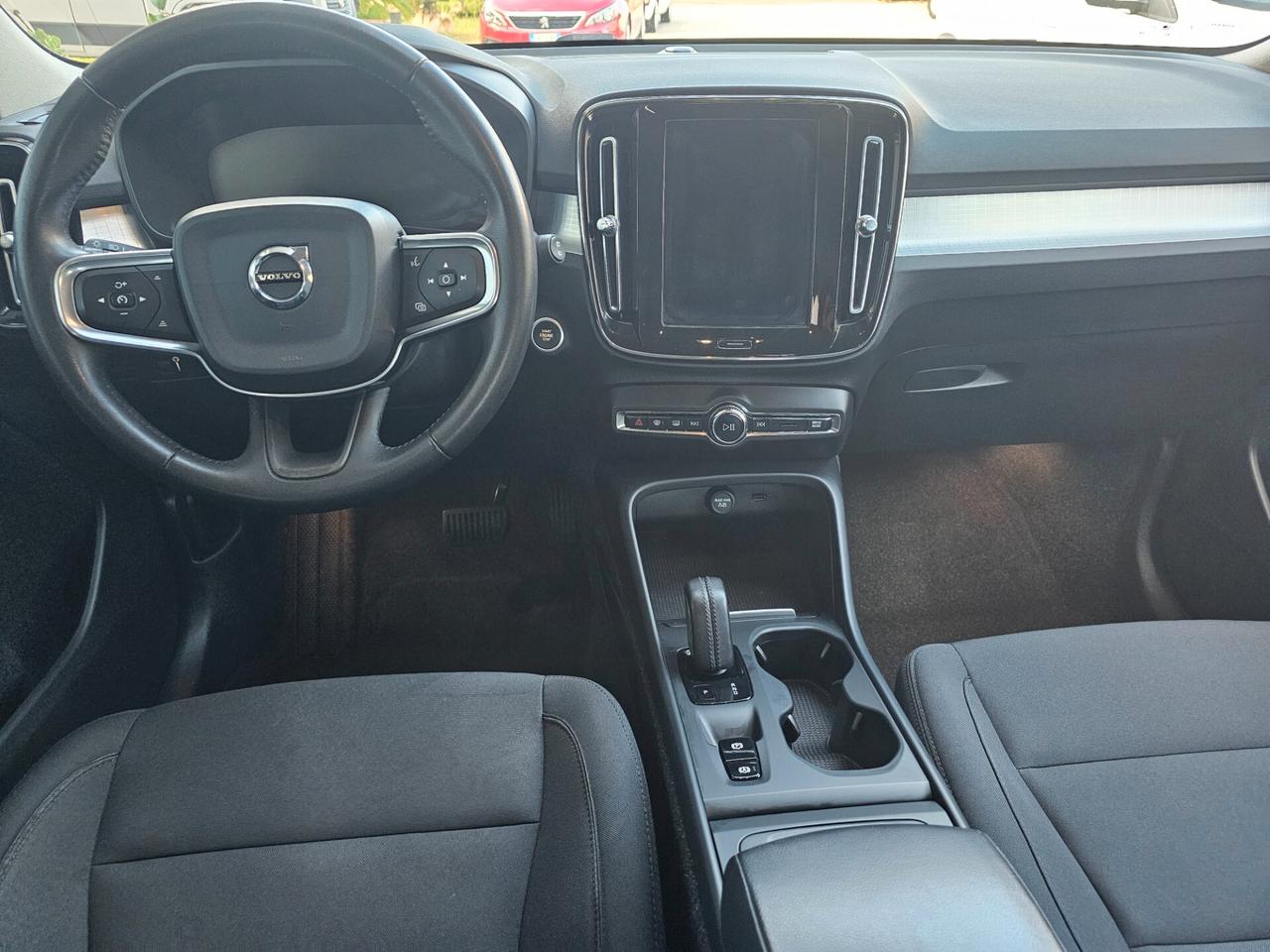 Volvo XC40 D3 AWD Geartronic Momentum Pro