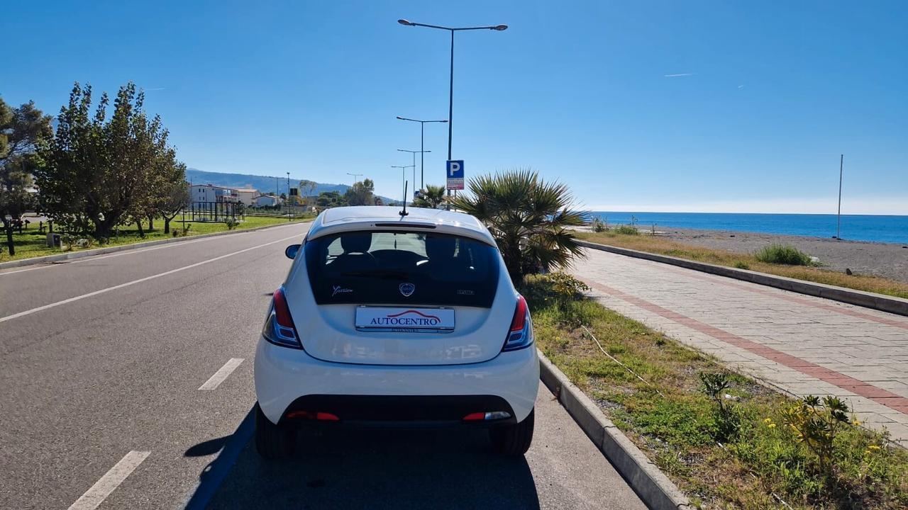 Lancia Ypsilon 1.0 FireFly 5 porte S&S Hybrid Ecochic Silver
