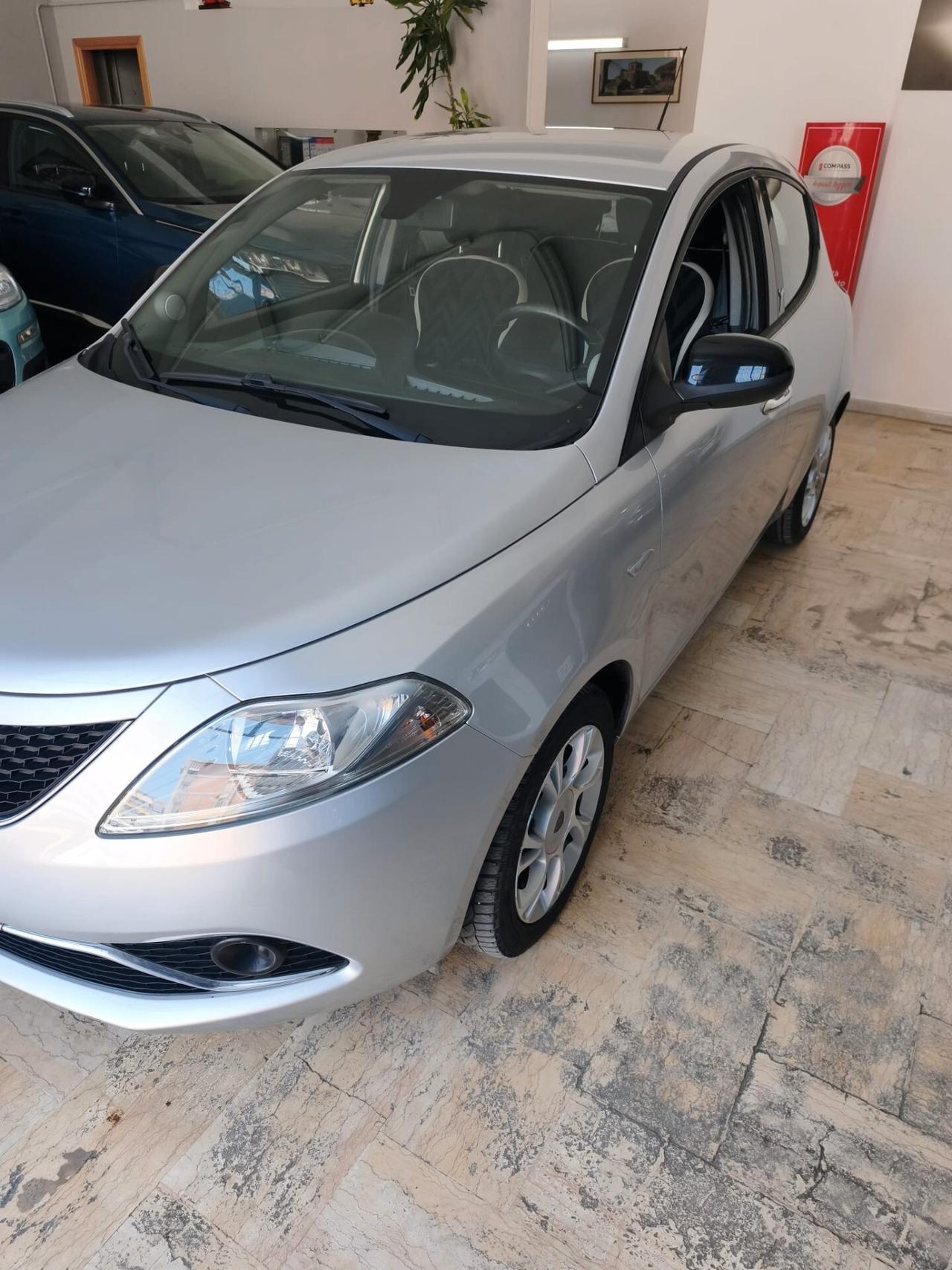 Lancia Ypsilon 1.2 69 CV 5 porte GPL Ecochic Platinum