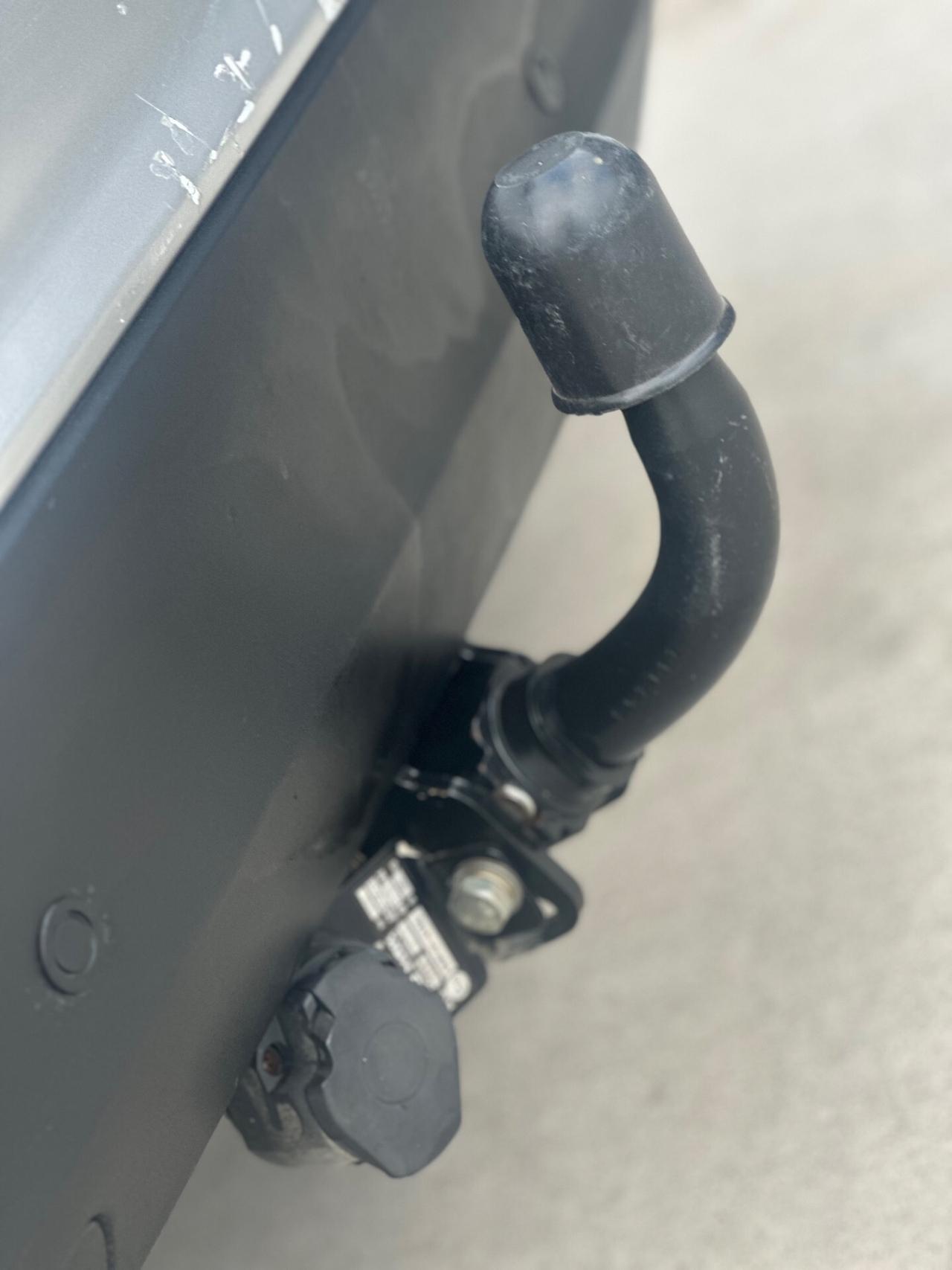 Ford FIESTA 1.4 DIESEL 2011 - GANCIO E CARRELLO