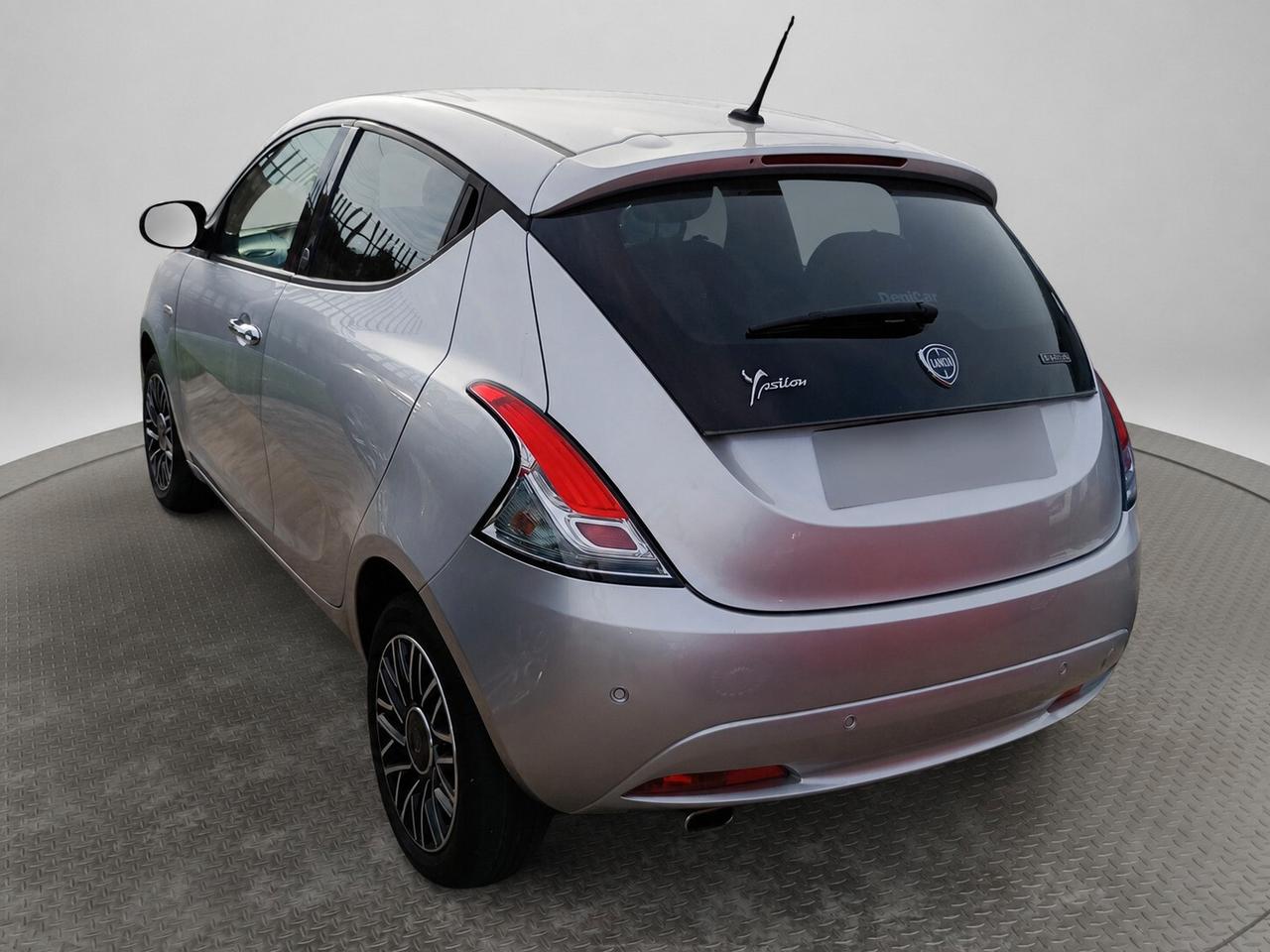 Lancia Ypsilon 1.0 FireFly 5 porte S&S Hybrid Ecochic Silver