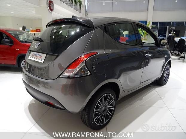 Lancia Ypsilon 1.0 FireFly 5 porte S&S Hybrid Oro