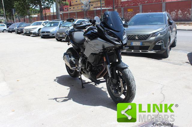 BMW F 900 XR TRIPLE BLACK