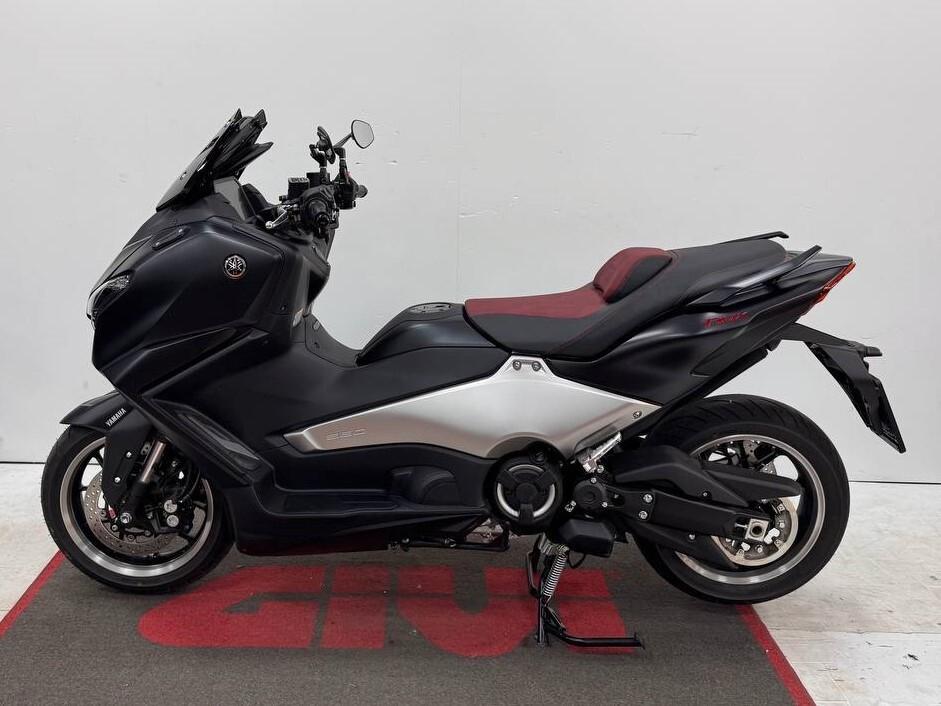 Yamaha T Max 560 25th Anniversary Black PROMO AGOSTO