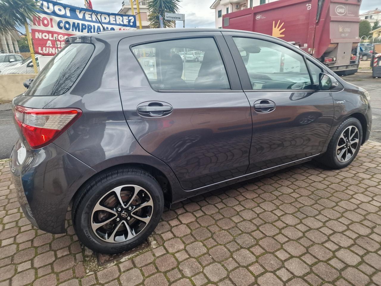 Toyota Yaris 1.5 Hybrid 5 porte Lounge