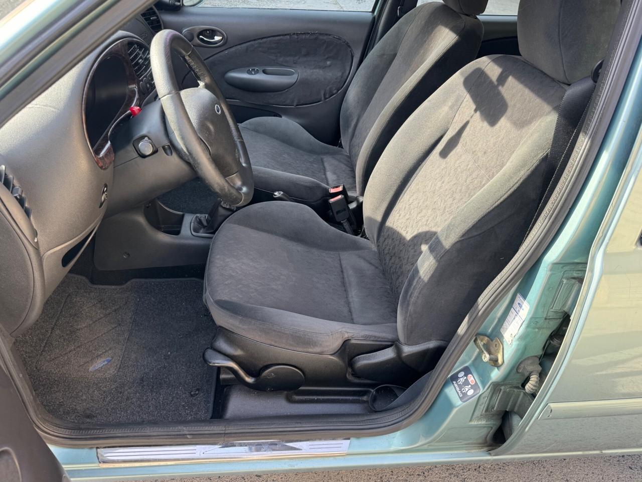 Ford Fiesta 1.2i 16V cat 5 porte Ghia
