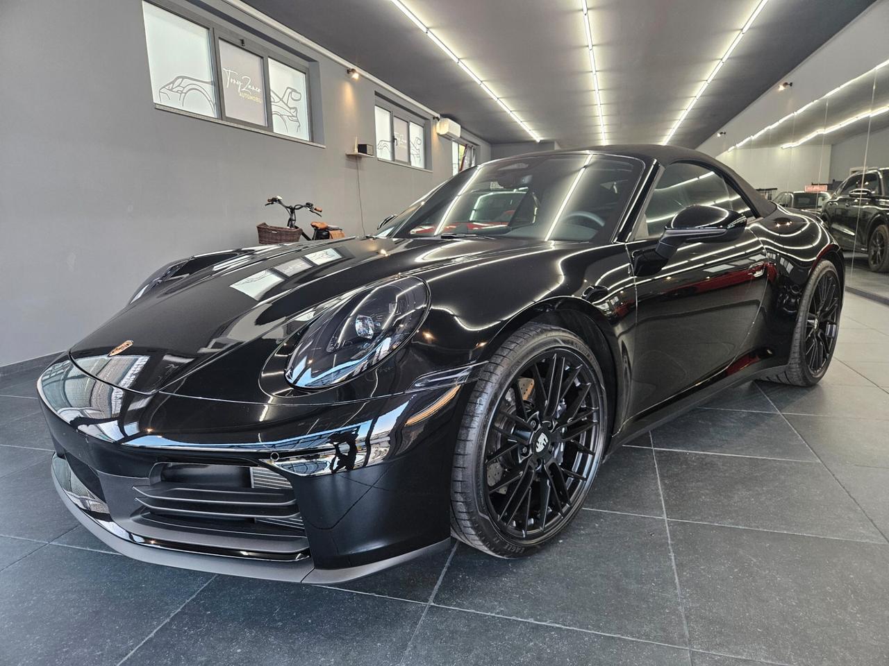 Porsche 992 CARRERA 992.2 CABRIO BLACK DAYTONA