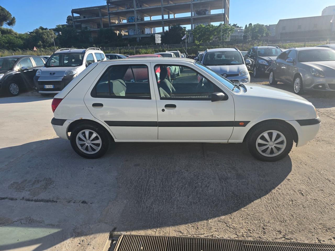 Ford Fiesta 1.4i 16V cat 5 porte Ghia