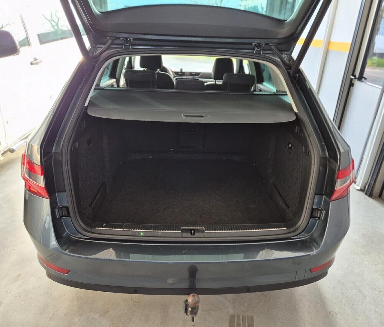Skoda Superb 2.0 TDI EVO 150 CV SCR DSG Wagon Executive