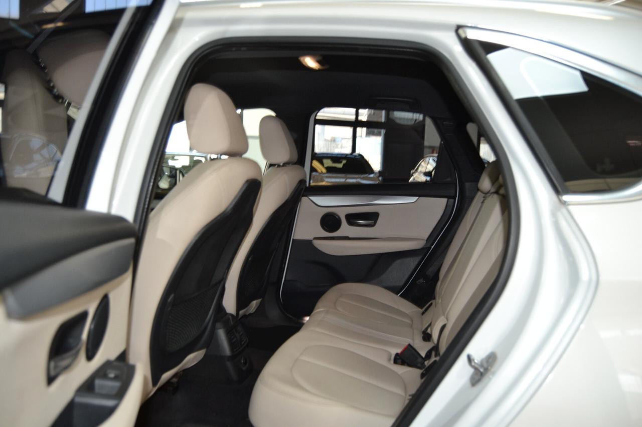 Bmw 216D ActiveTourer Luxury Auto/Navi/Pelle/Xenon