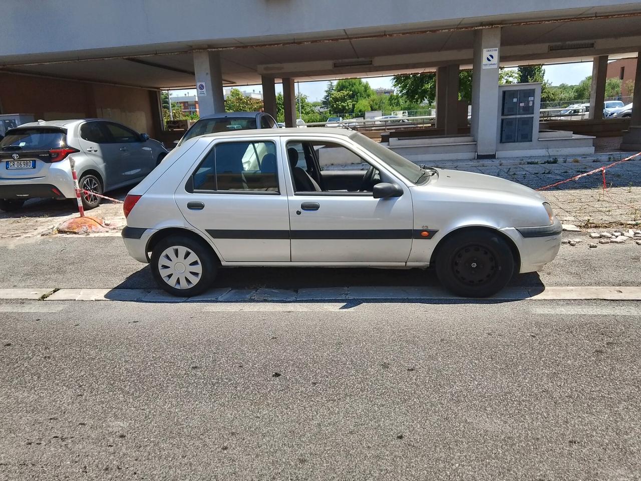 Ford Fiesta 1.4 16V 5p. Ghia