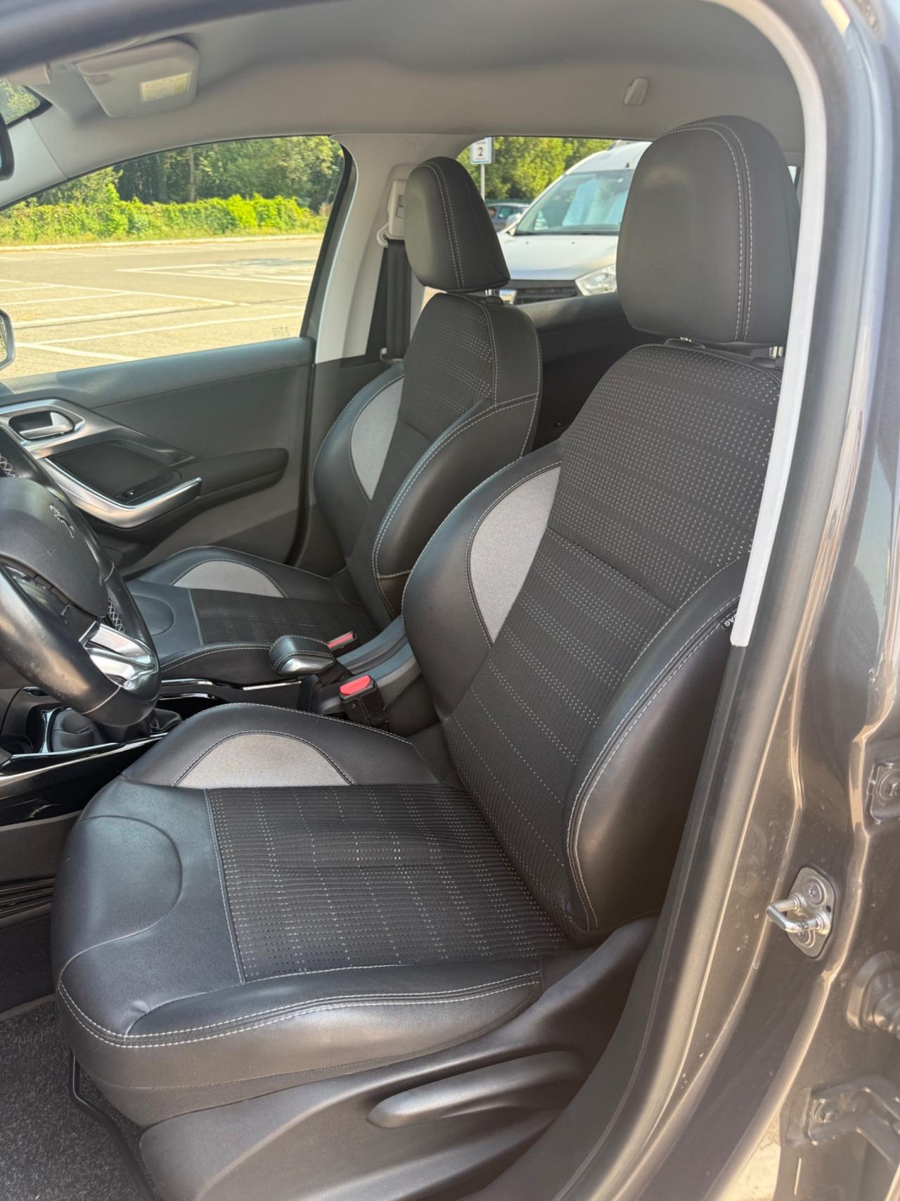 Peugeot 2008 PureTech Turbo 110 S&S*Navi*Pelle*Camera*Cerchi