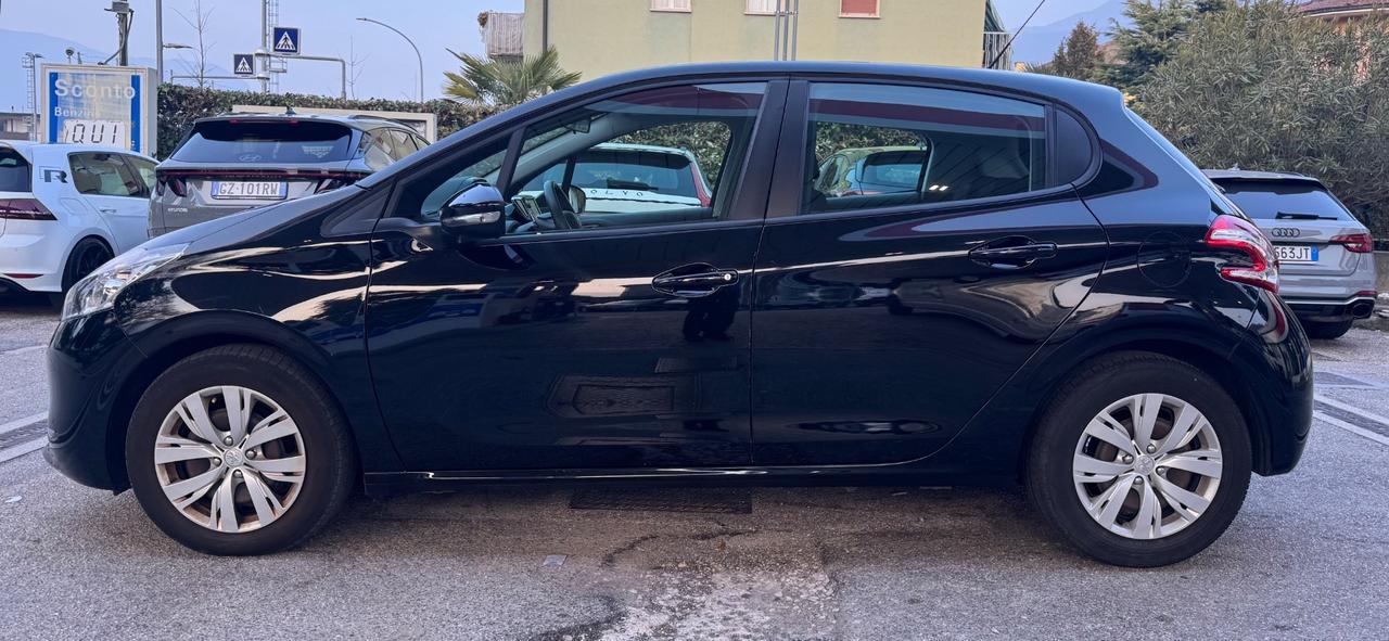 Peugeot 208 1.4 HDi 68 CV 5 porte Allure