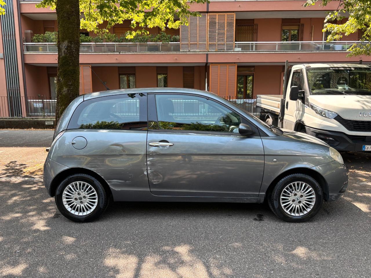 Lancia Ypsilon 1.3 MJT 75 CV Platino