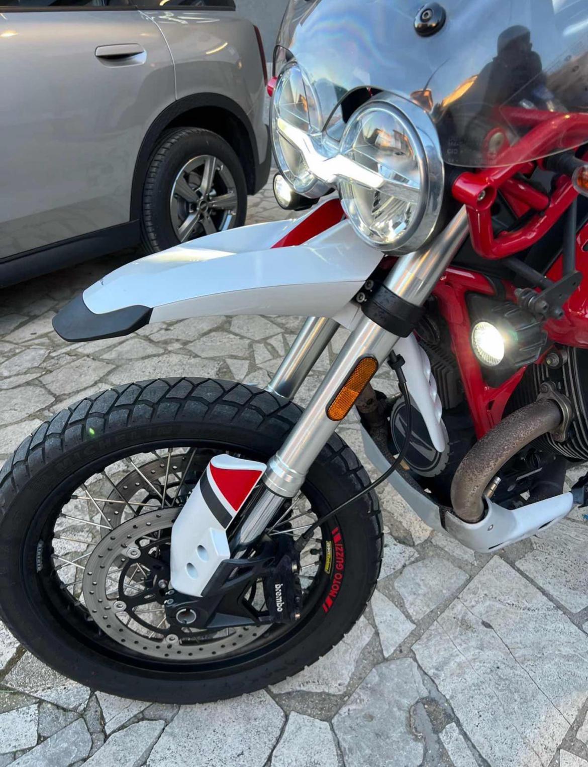 Moto Guzzi V85 TT v85 tt