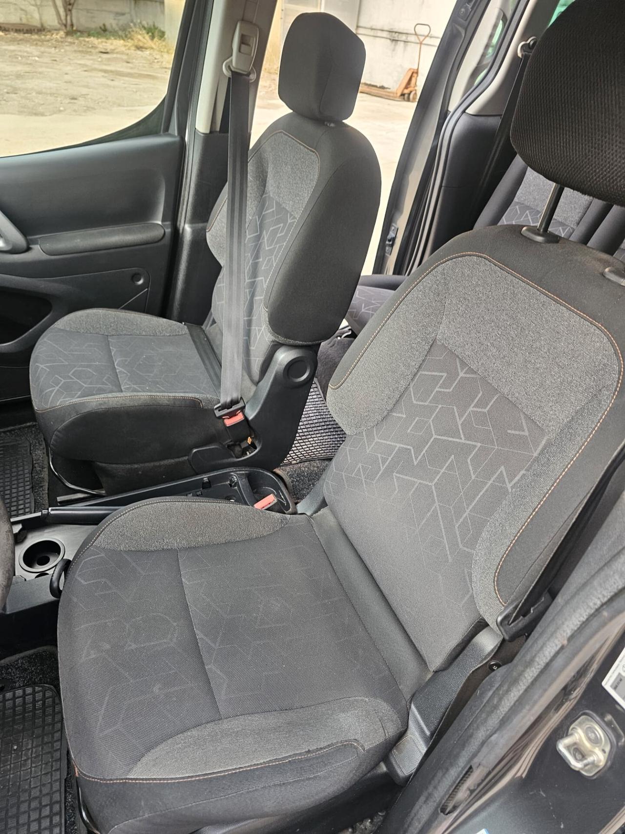 Peugeot Partner Tepee BlueHDi 100 Outdoor