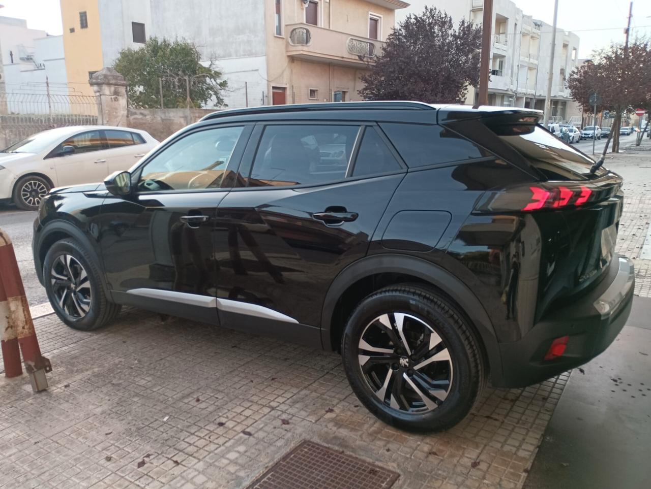 Peugeot 2008 1.5BlueHDi 130 S&S EAT8 Allure Pack