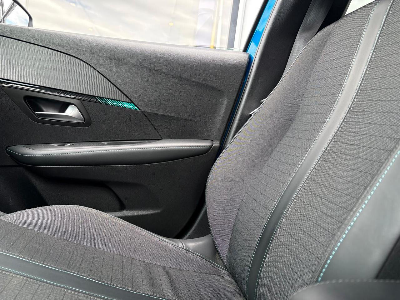 Peugeot 208 ALLURE PACK PureTech 100 5 p. SPOTICAR