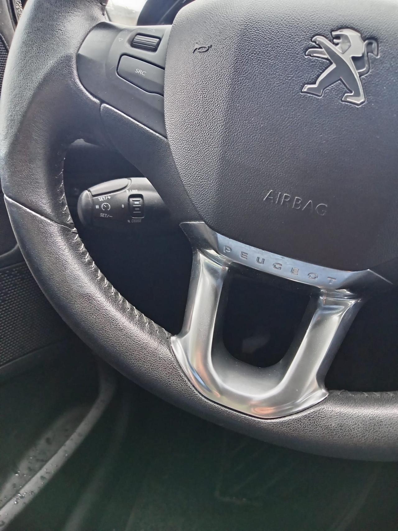 Peugeot 2008 1.6 e-HDi 92 CV Stop&Start Urban Cross