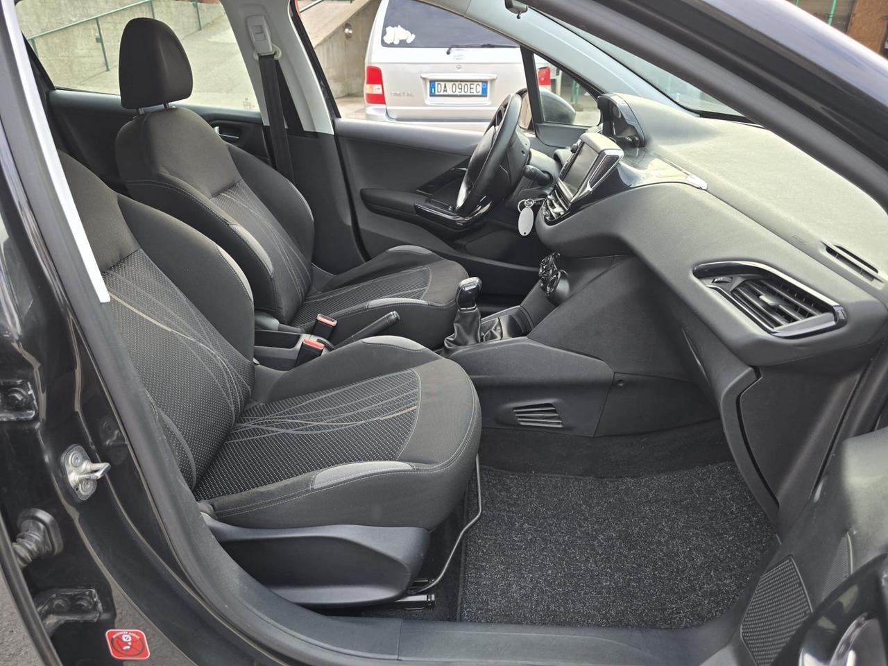 Peugeot 208 1.2 benzina 82 CV 5 porte anno 2013