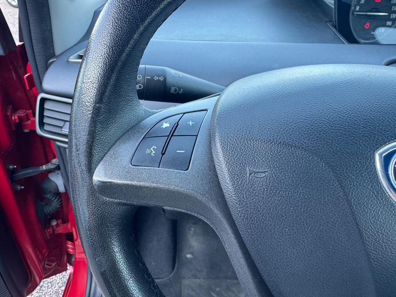 Lancia Ypsilon 1.2 69 CV 5 porte Platinum NEOPATENTATI