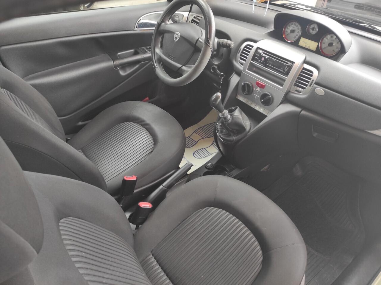 Lancia Ypsilon 1.2 Argento NEOPATENTATI