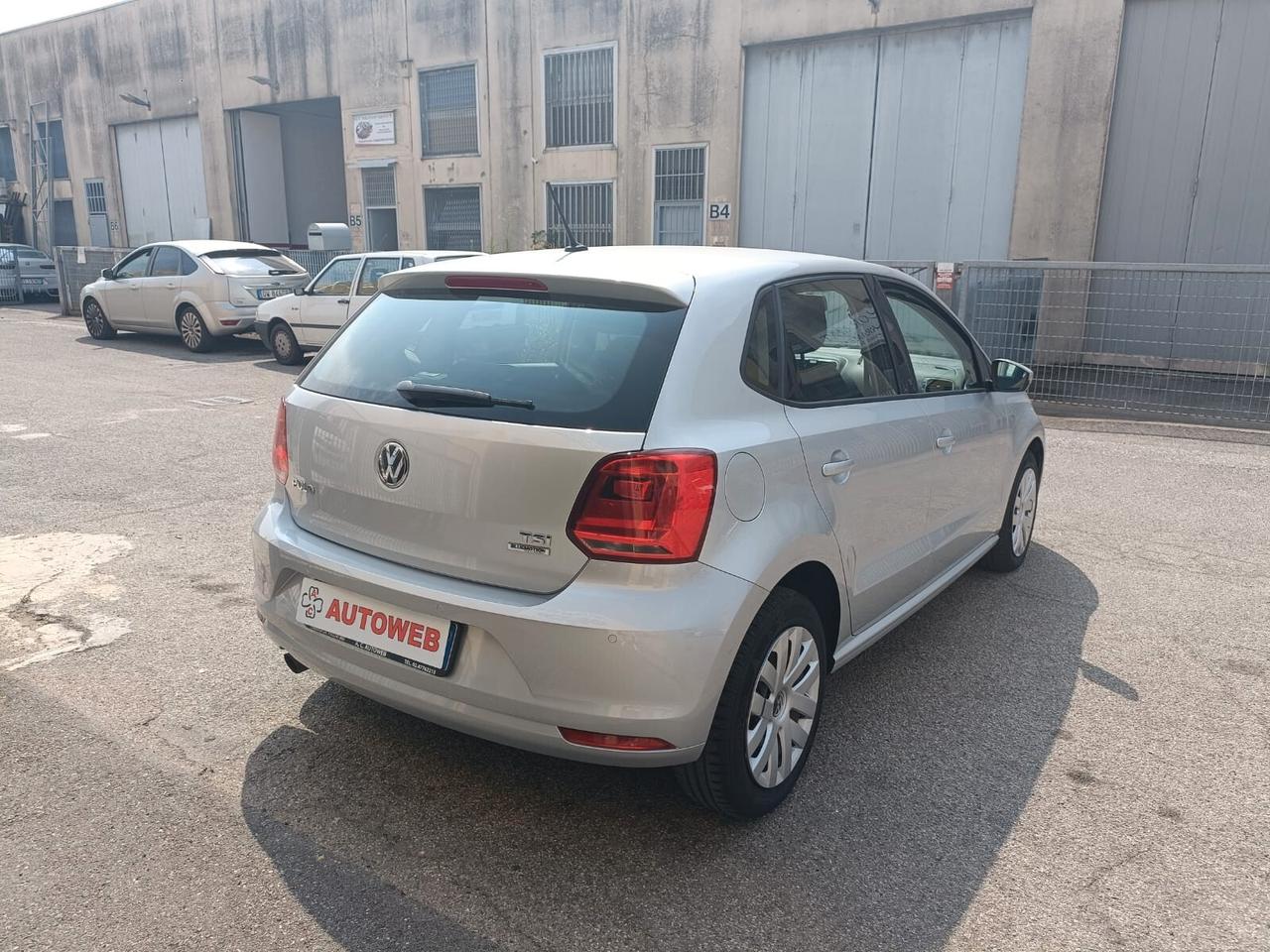 VOLKSWAGEN POLO