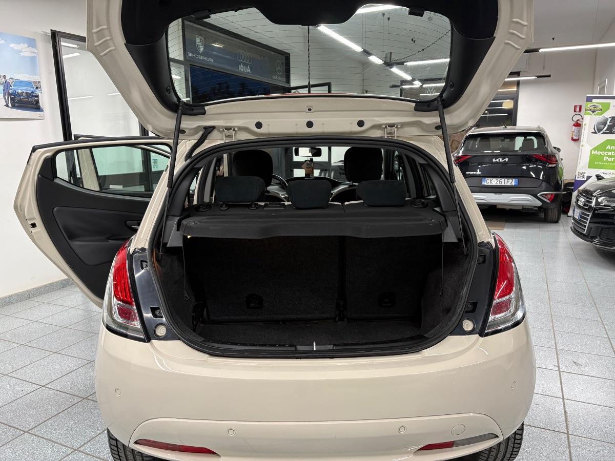 LANCIA Ypsilon 1.2 69 CV 5p. Platinum