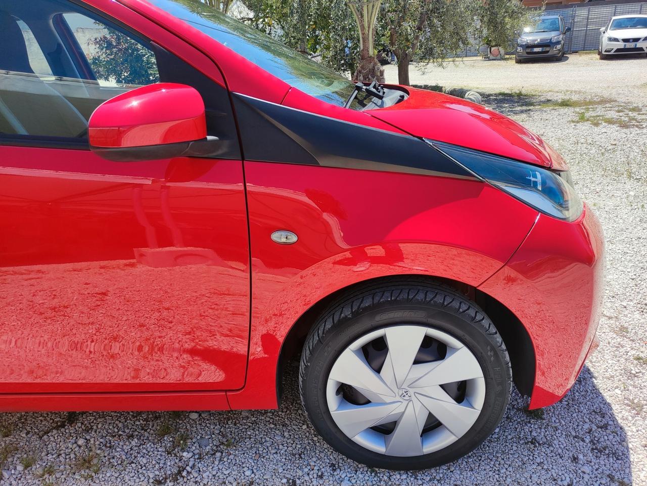 Toyota Aygo 1.0 VVT-i 69 CV 5 porte x-cool