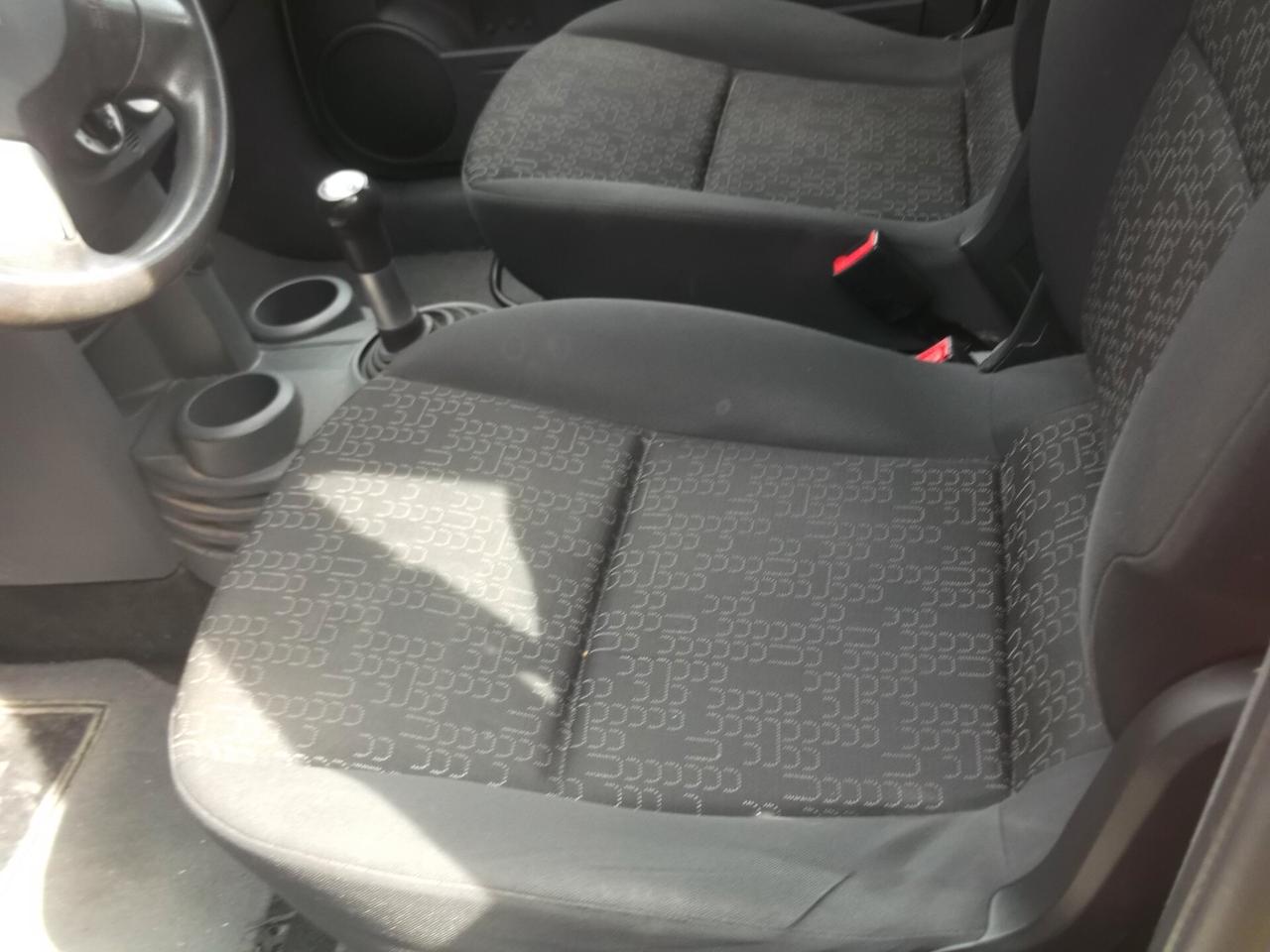 Mitsubishi Colt 1.3 5p. Inform - 34