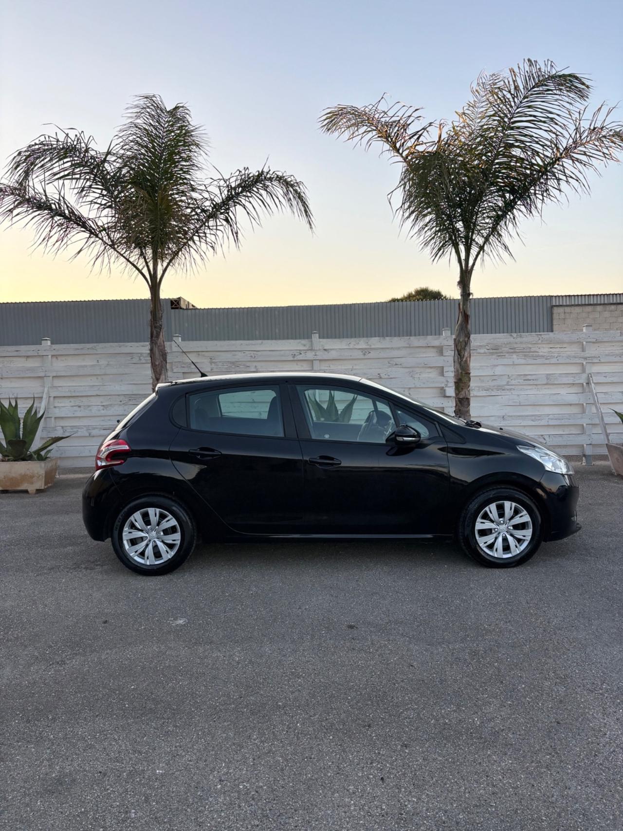 Peugeot 208 1.4 HDi 5 porte tagliando e cinghia ok