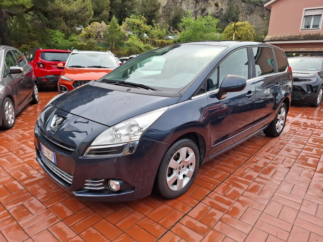 Peugeot 5008 1.6 e-HDi 112CV Stop&Start cambio robotizzato Tecno