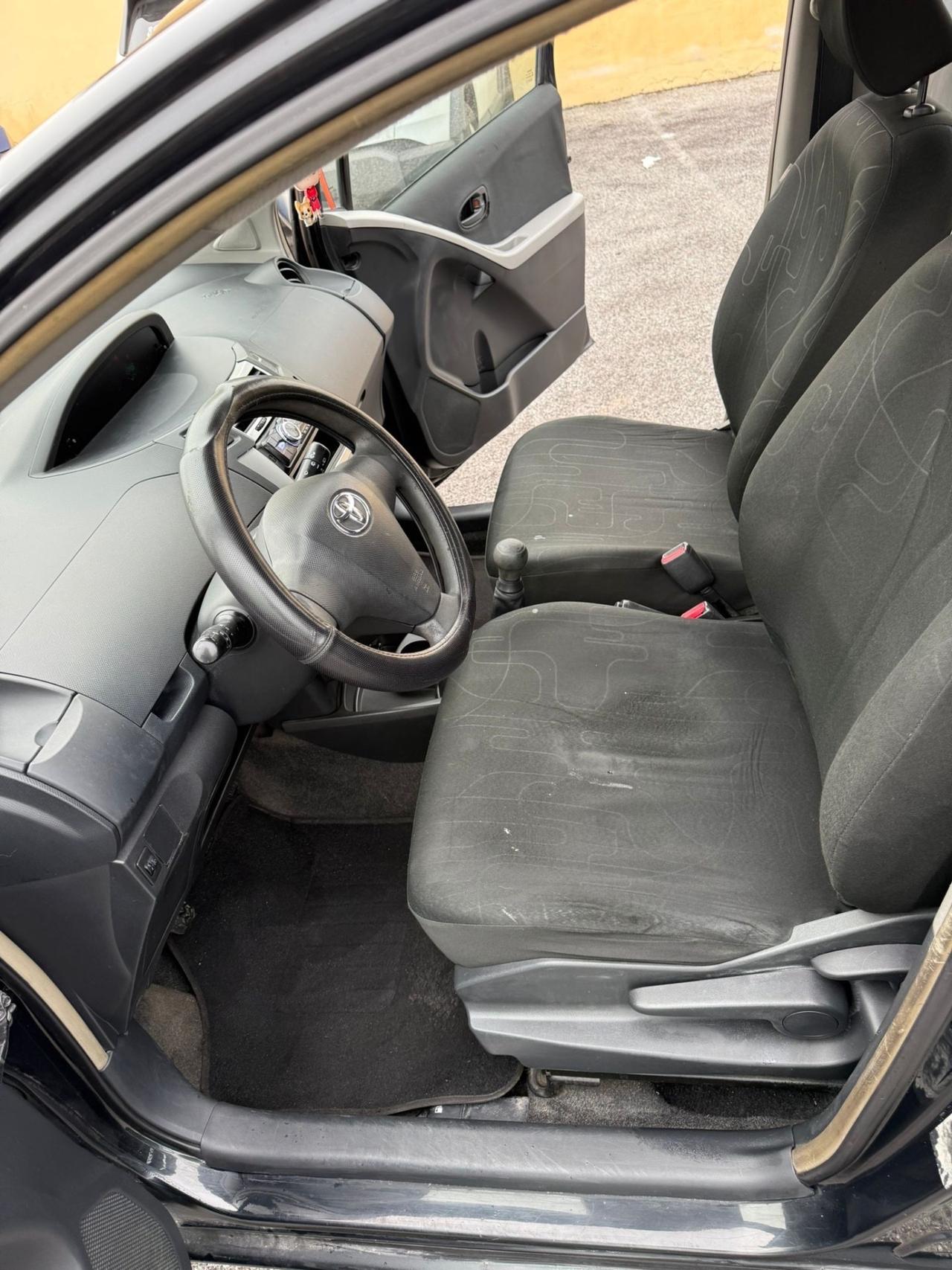 Toyota Yaris 1.0 5 porte Now